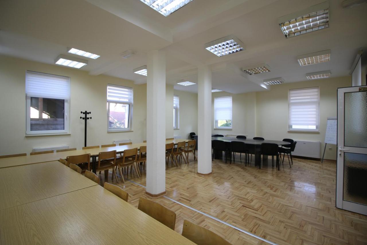 Hostel Teresianum Aleksinac Exteriör bild