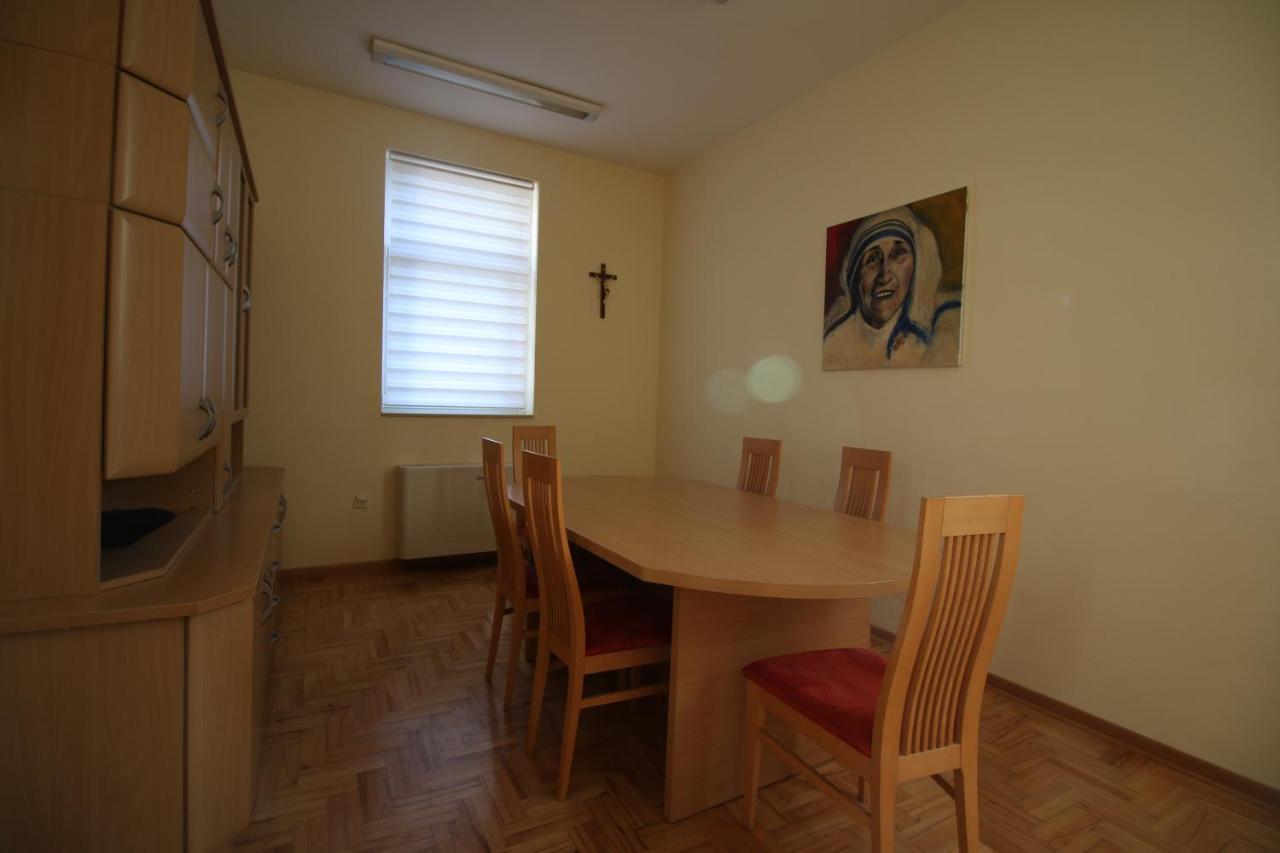 Hostel Teresianum Aleksinac Exteriör bild