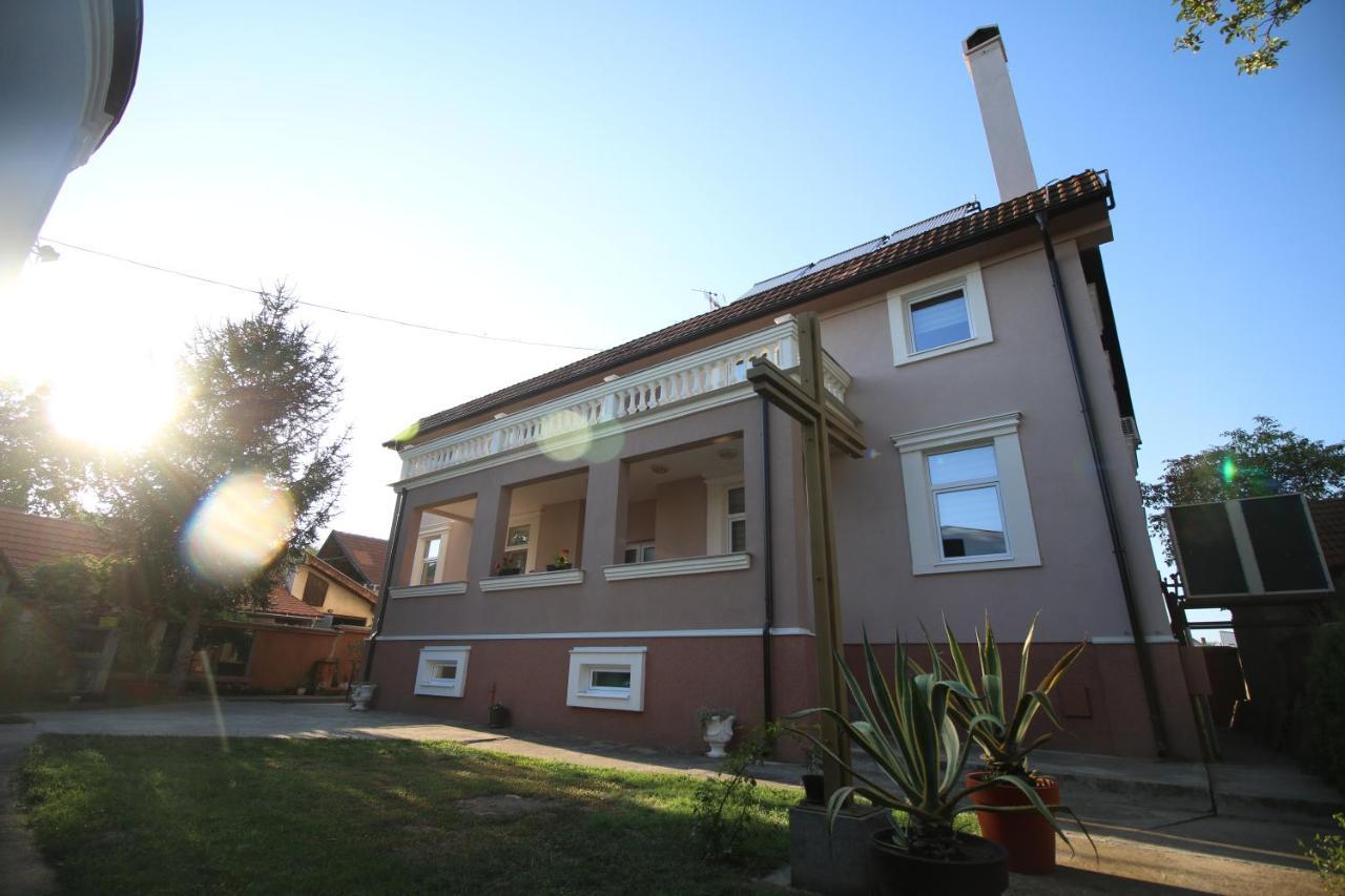 Hostel Teresianum Aleksinac Exteriör bild