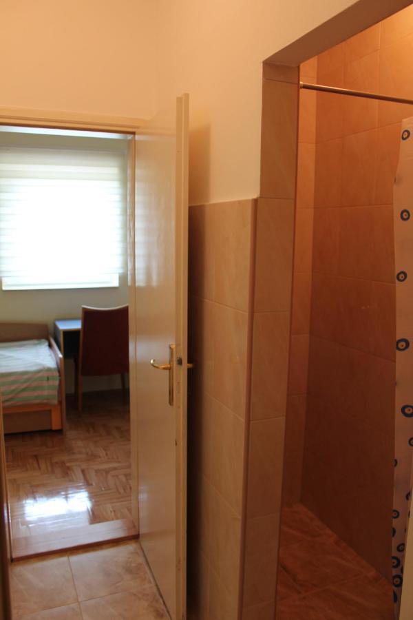 Hostel Teresianum Aleksinac Exteriör bild