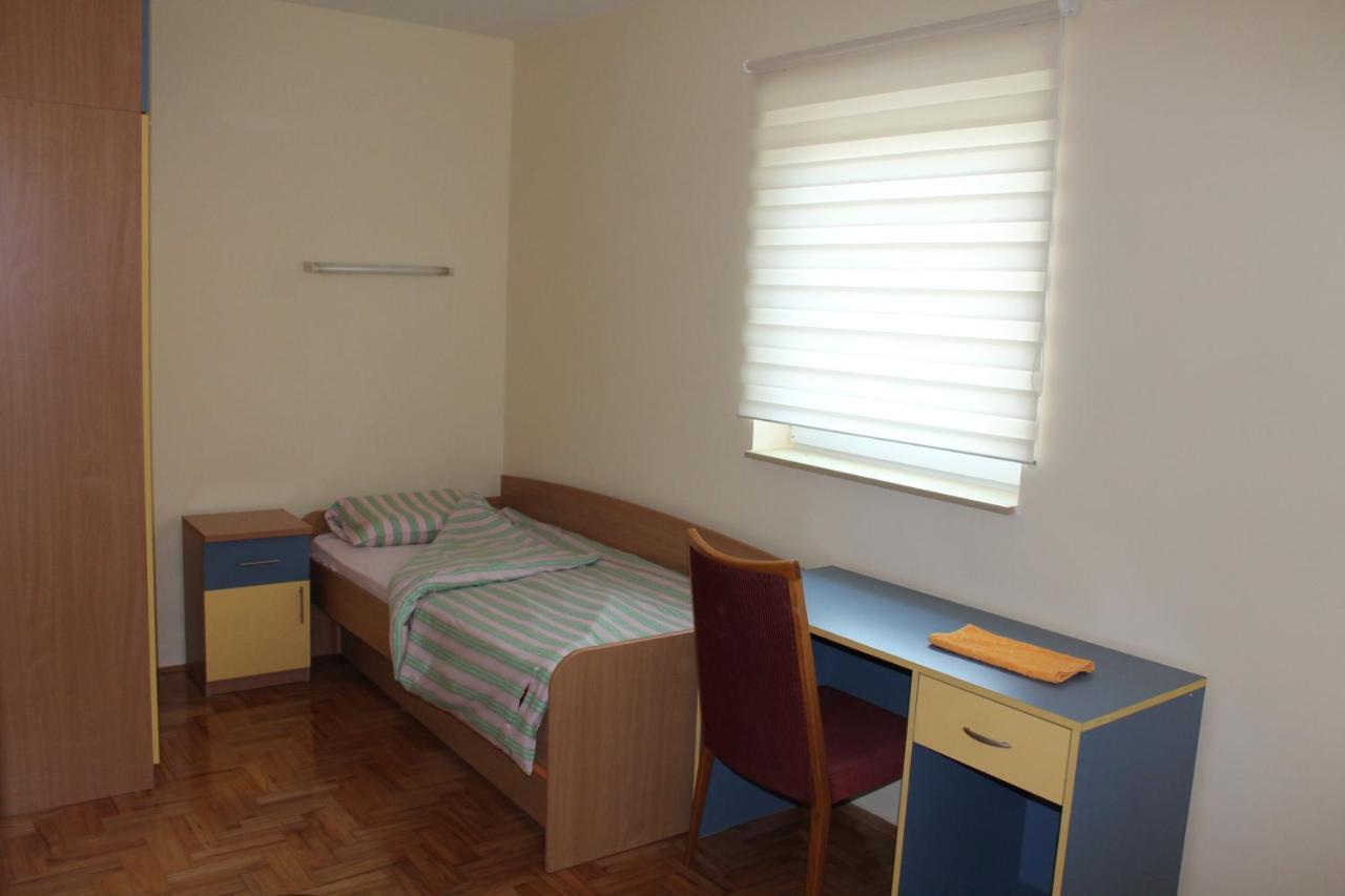 Hostel Teresianum Aleksinac Exteriör bild