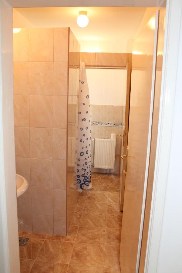 Hostel Teresianum Aleksinac Exteriör bild