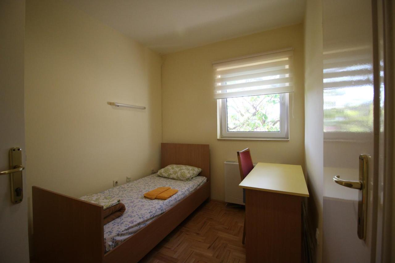 Hostel Teresianum Aleksinac Exteriör bild
