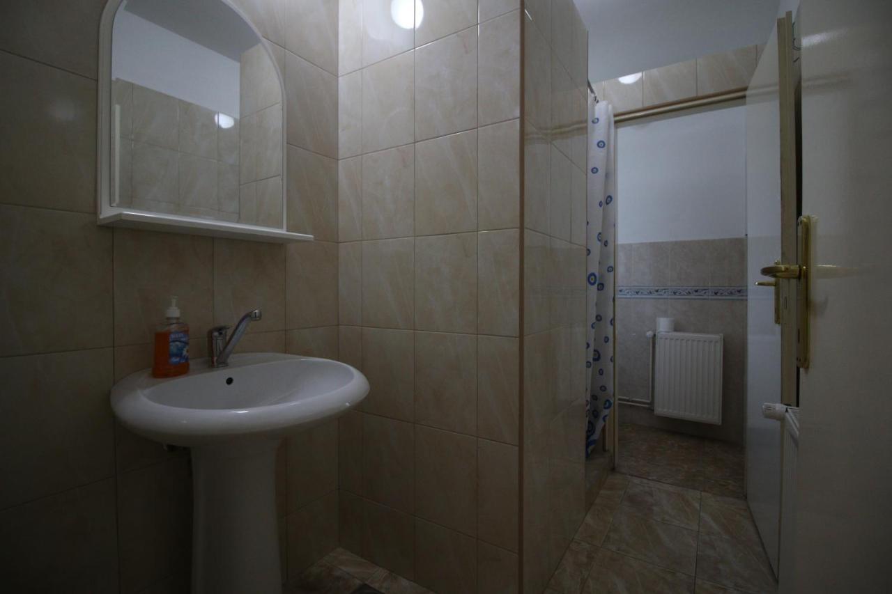 Hostel Teresianum Aleksinac Exteriör bild
