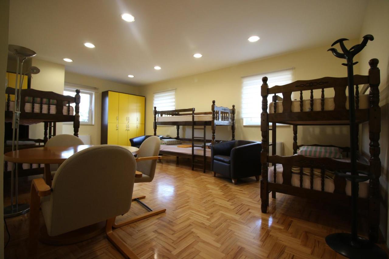 Hostel Teresianum Aleksinac Exteriör bild